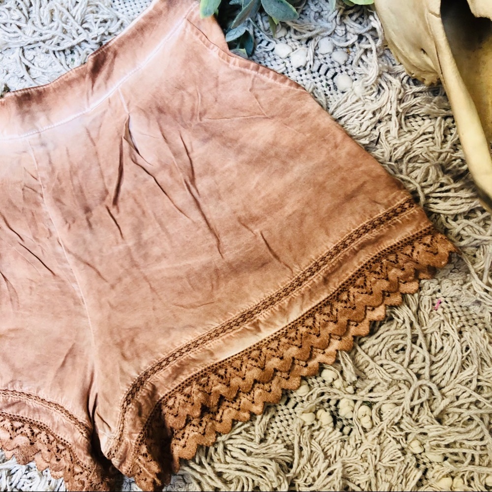 Lulu’s / Black Swan - lace sorrento shorts, NWT